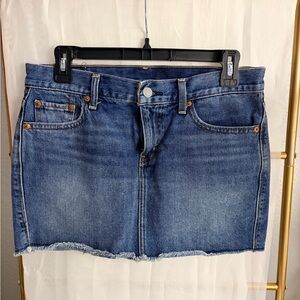 New without tag Levi’s Denim Mini Skirt
